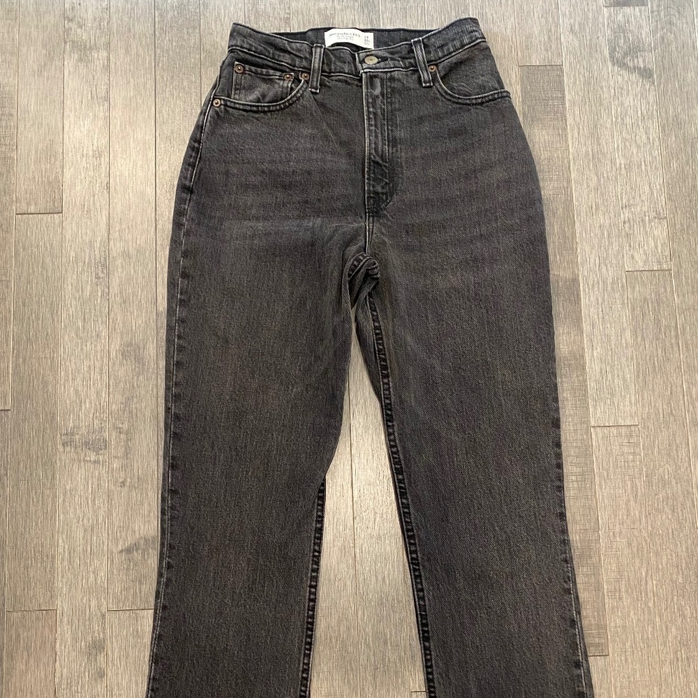 EUC Abercrombie & Fitch High Rise Straight Cropped/Ankle Jeans